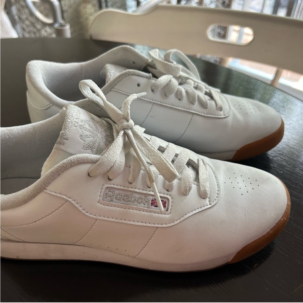 Classic Reebok Runners - Picture 3 of 6